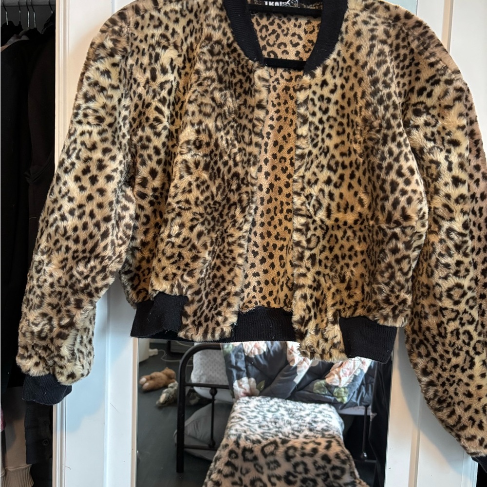 Vintage 80’s(?) Leopard Print Faux Fur Bomber Jacket - Picture 4 of 4